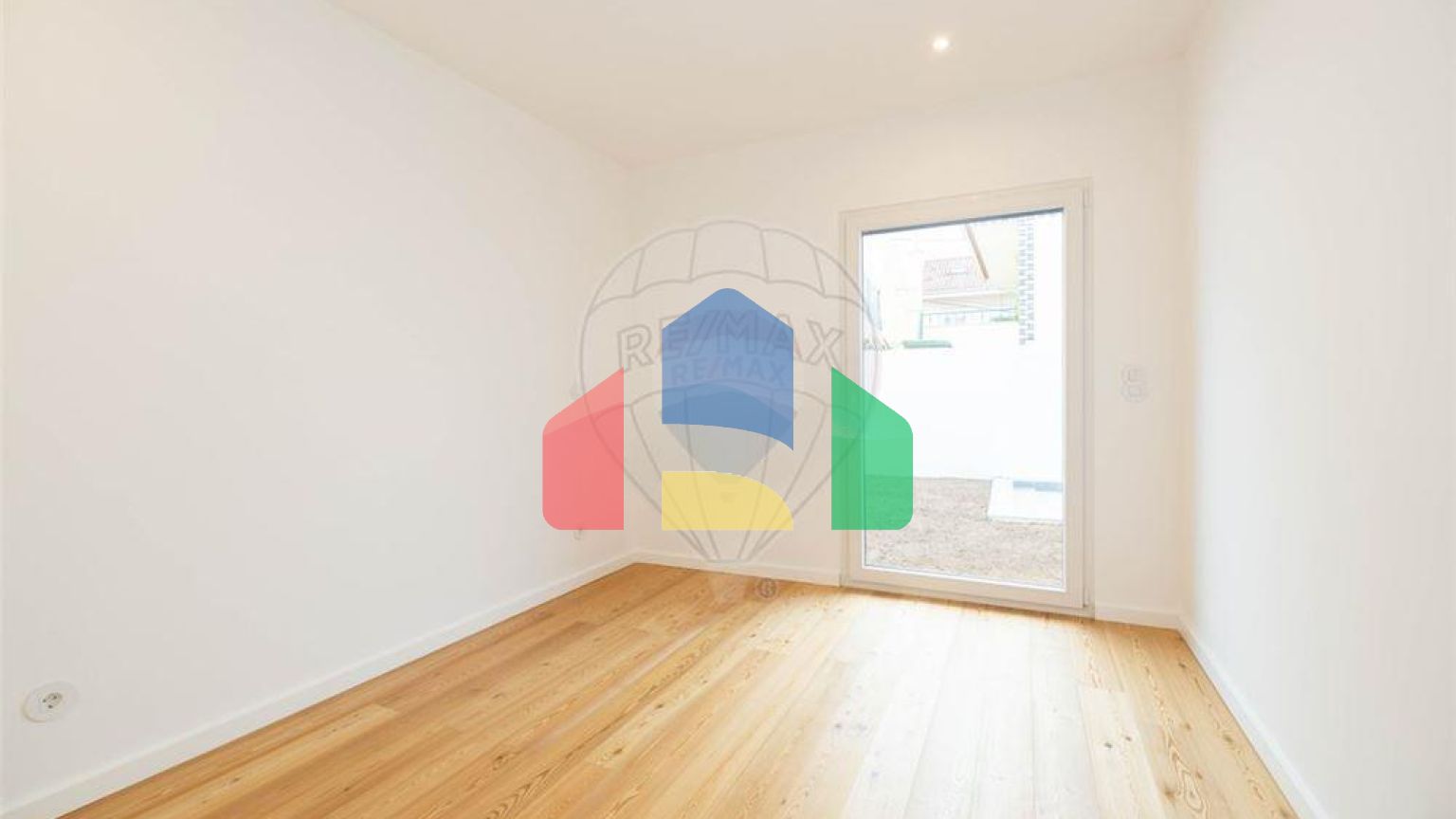 Residential - Single Family Home - T5 - Pontinha e Famões, Odivelas - PT