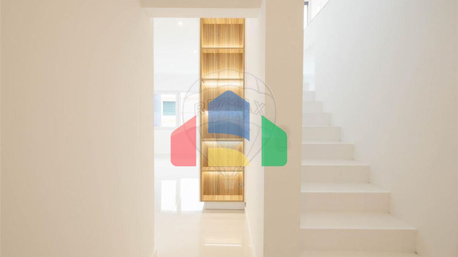 Residential - Single Family Home - T5 - Pontinha e Famões, Odivelas - PT