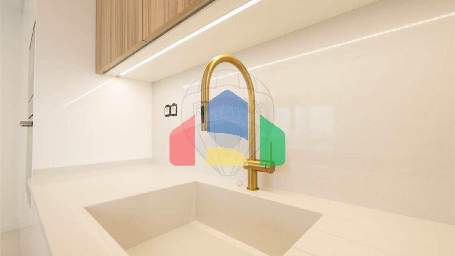 Residential - Single Family Home - T5 - Pontinha e Famões, Odivelas - PT