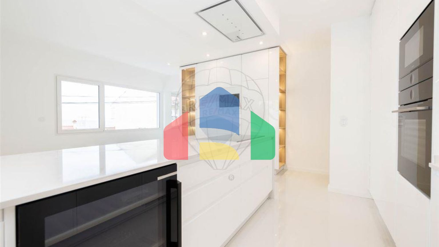 Residential - Single Family Home - T5 - Pontinha e Famões, Odivelas - PT