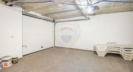 Residential - Single Family Home - T4 - Pontinha e Famões, Odivelas - PT