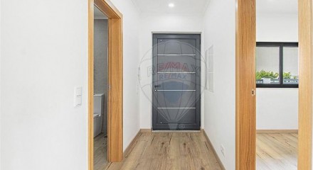 Residential - Single Family Home - T4 - Pontinha e Famões, Odivelas - PT