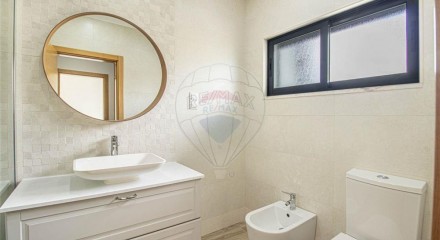 Residential - Single Family Home - T4 - Pontinha e Famões, Odivelas - PT