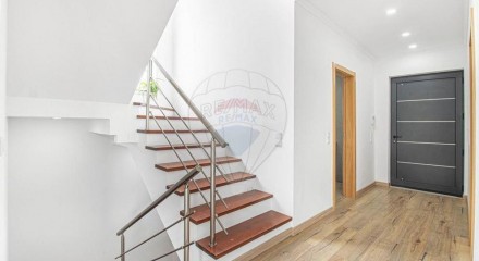 Residential - Single Family Home - T4 - Pontinha e Famões, Odivelas - PT