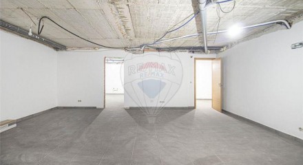 Residential - Single Family Home - T4 - Pontinha e Famões, Odivelas - PT