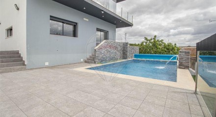 Residential - Single Family Home - T4 - Pontinha e Famões, Odivelas - PT