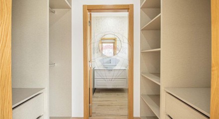 Residential - Single Family Home - T4 - Pontinha e Famões, Odivelas - PT