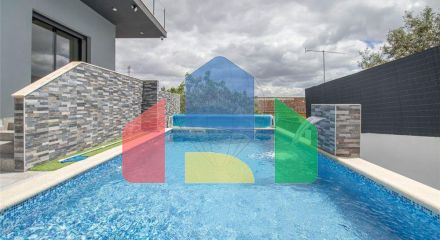 Residential - Single Family Home - T4 - Pontinha e Famões, Odivelas - PT