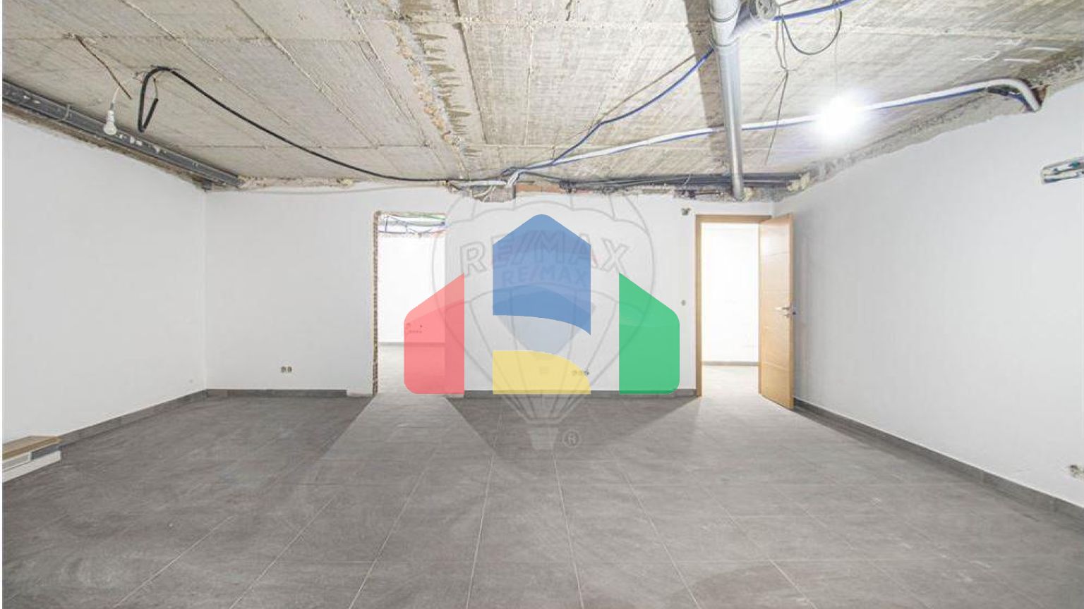 Residential - Single Family Home - T4 - Pontinha e Famões, Odivelas - PT