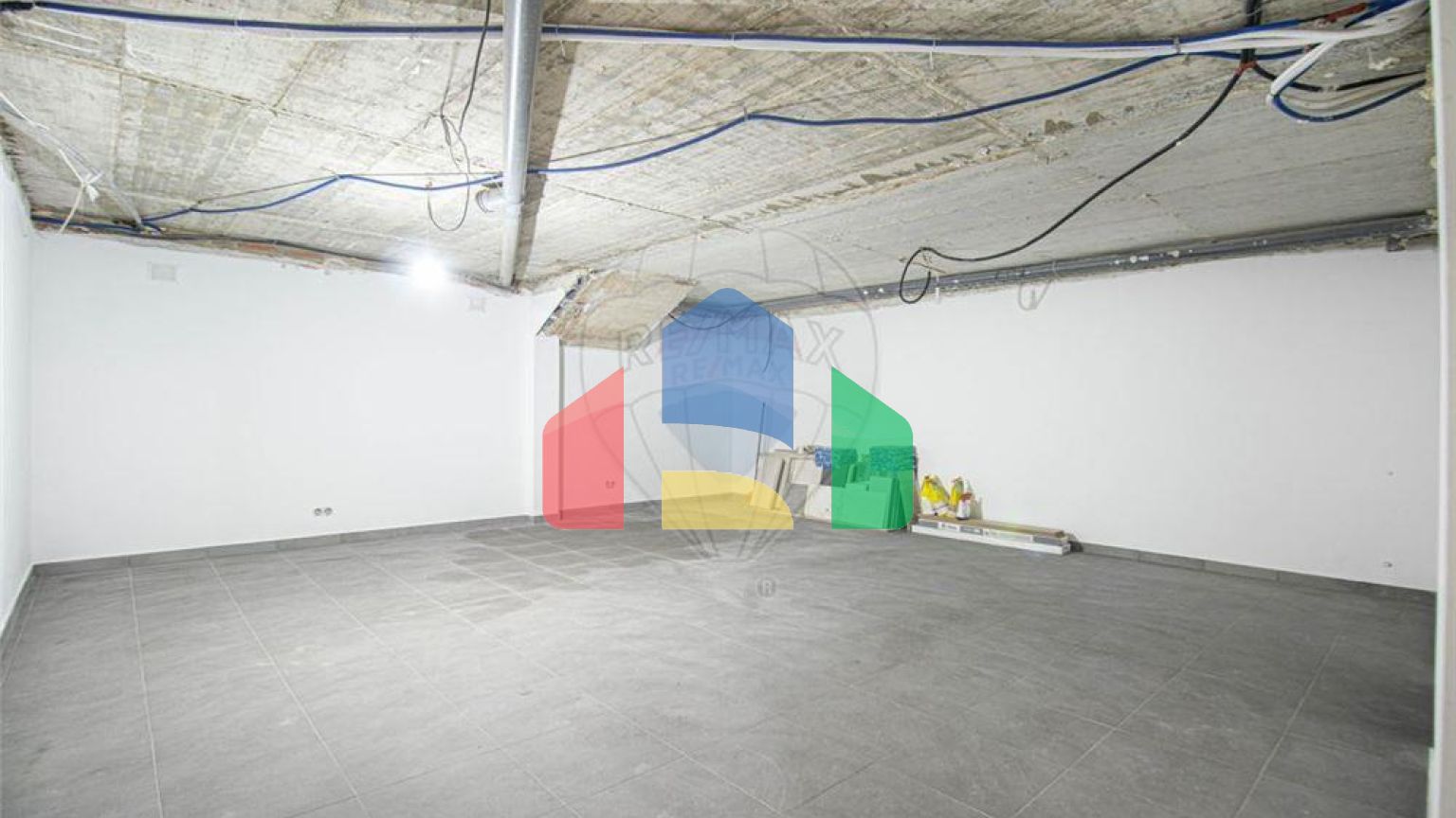 Residential - Single Family Home - T4 - Pontinha e Famões, Odivelas - PT