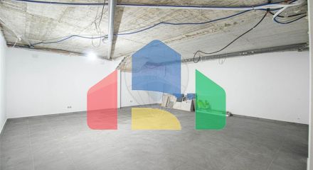 Residential - Single Family Home - T4 - Pontinha e Famões, Odivelas - PT