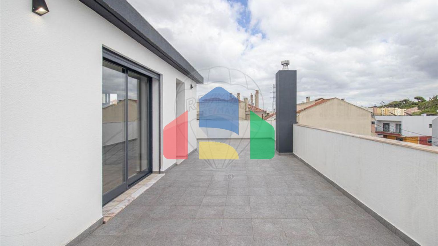 Residential - Single Family Home - T4 - Pontinha e Famões, Odivelas - PT