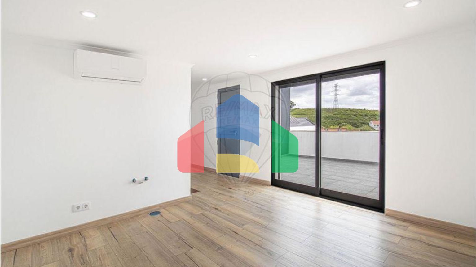 Residential - Single Family Home - T4 - Pontinha e Famões, Odivelas - PT