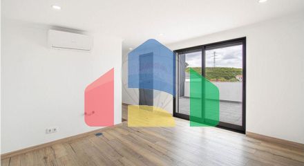 Residential - Single Family Home - T4 - Pontinha e Famões, Odivelas - PT