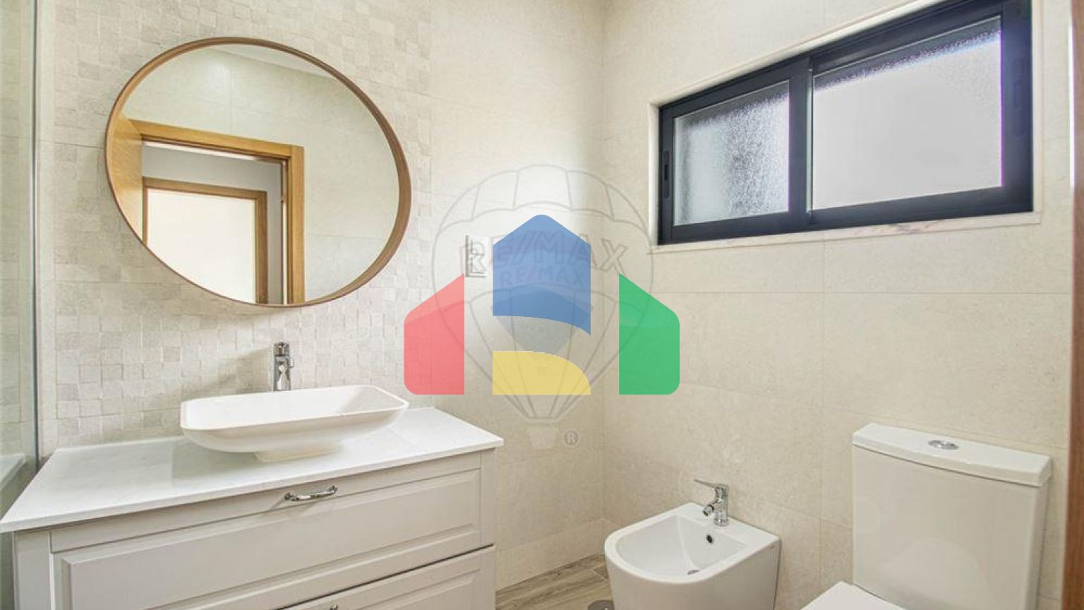 Residential - Single Family Home - T4 - Pontinha e Famões, Odivelas - PT