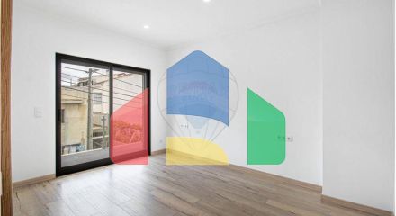 Residential - Single Family Home - T4 - Pontinha e Famões, Odivelas - PT