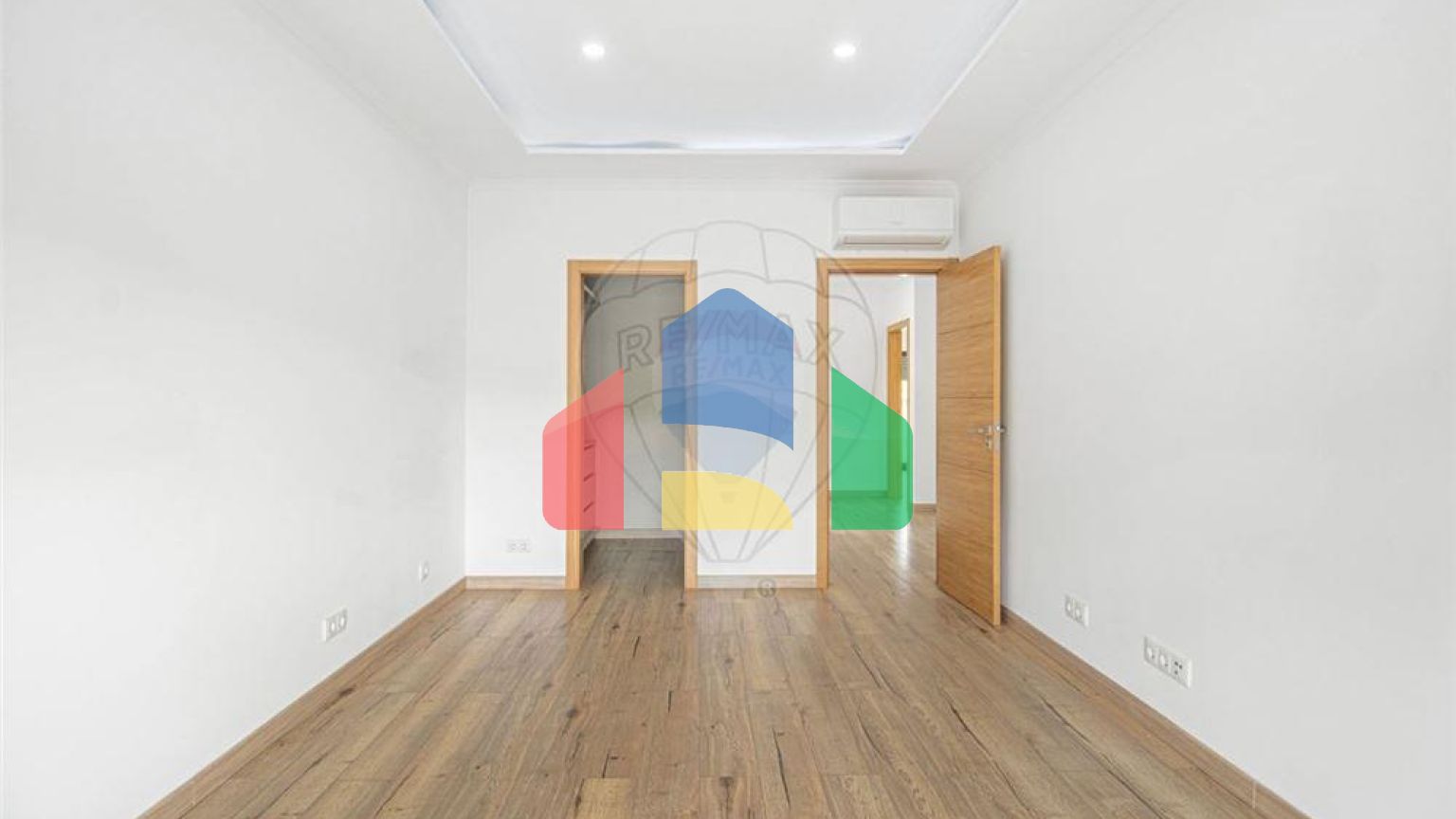 Residential - Single Family Home - T4 - Pontinha e Famões, Odivelas - PT