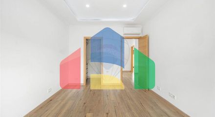 Residential - Single Family Home - T4 - Pontinha e Famões, Odivelas - PT