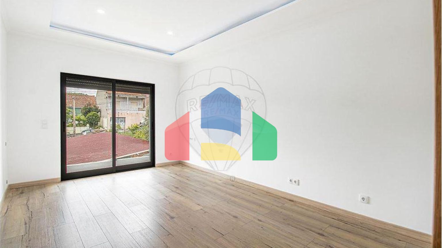 Residential - Single Family Home - T4 - Pontinha e Famões, Odivelas - PT