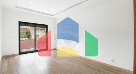 Residential - Single Family Home - T4 - Pontinha e Famões, Odivelas - PT