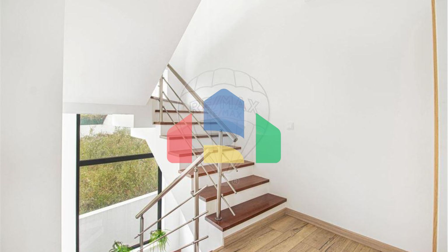 Residential - Single Family Home - T4 - Pontinha e Famões, Odivelas - PT