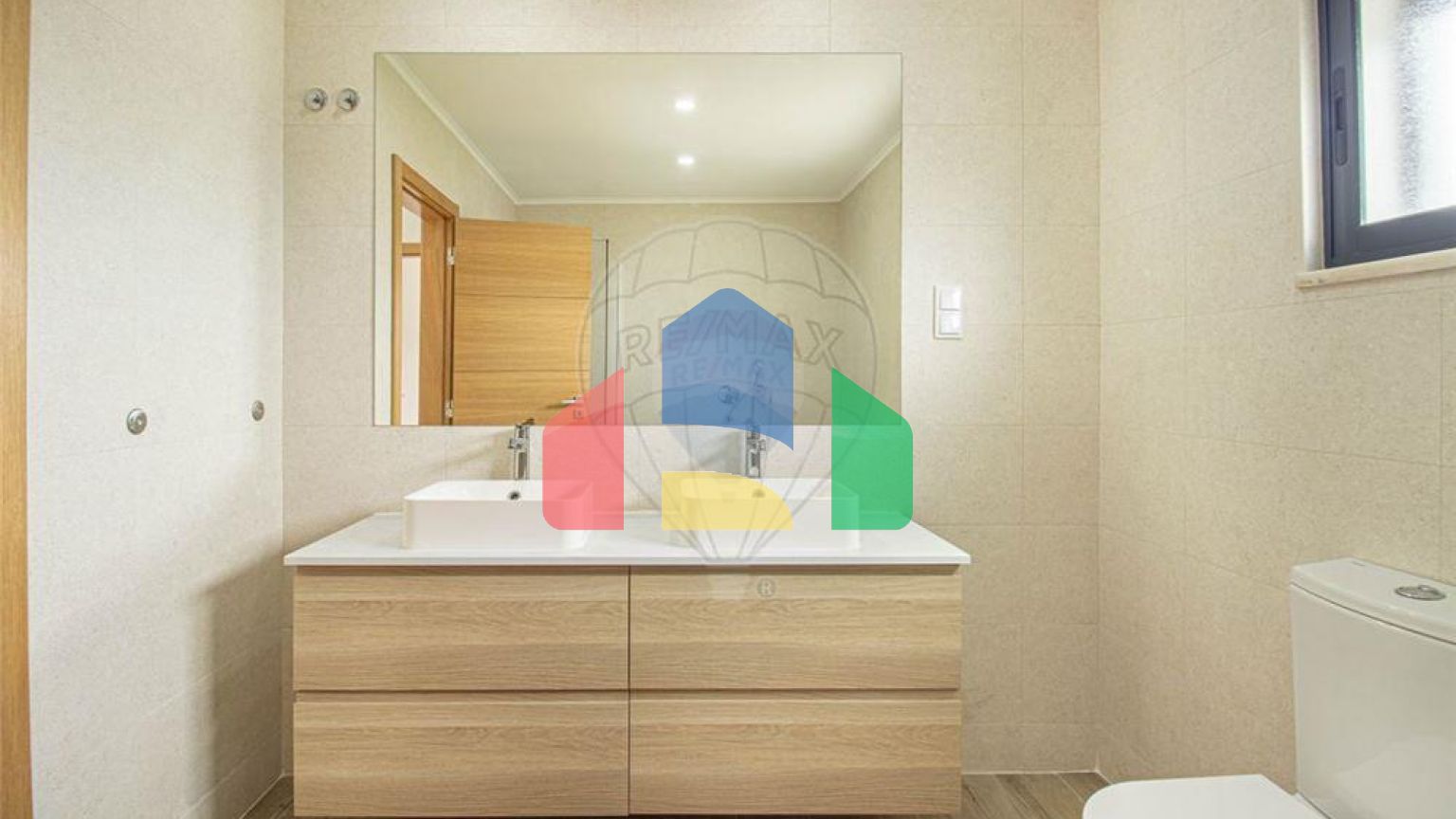 Residential - Single Family Home - T4 - Pontinha e Famões, Odivelas - PT