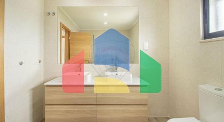 Residential - Single Family Home - T4 - Pontinha e Famões, Odivelas - PT