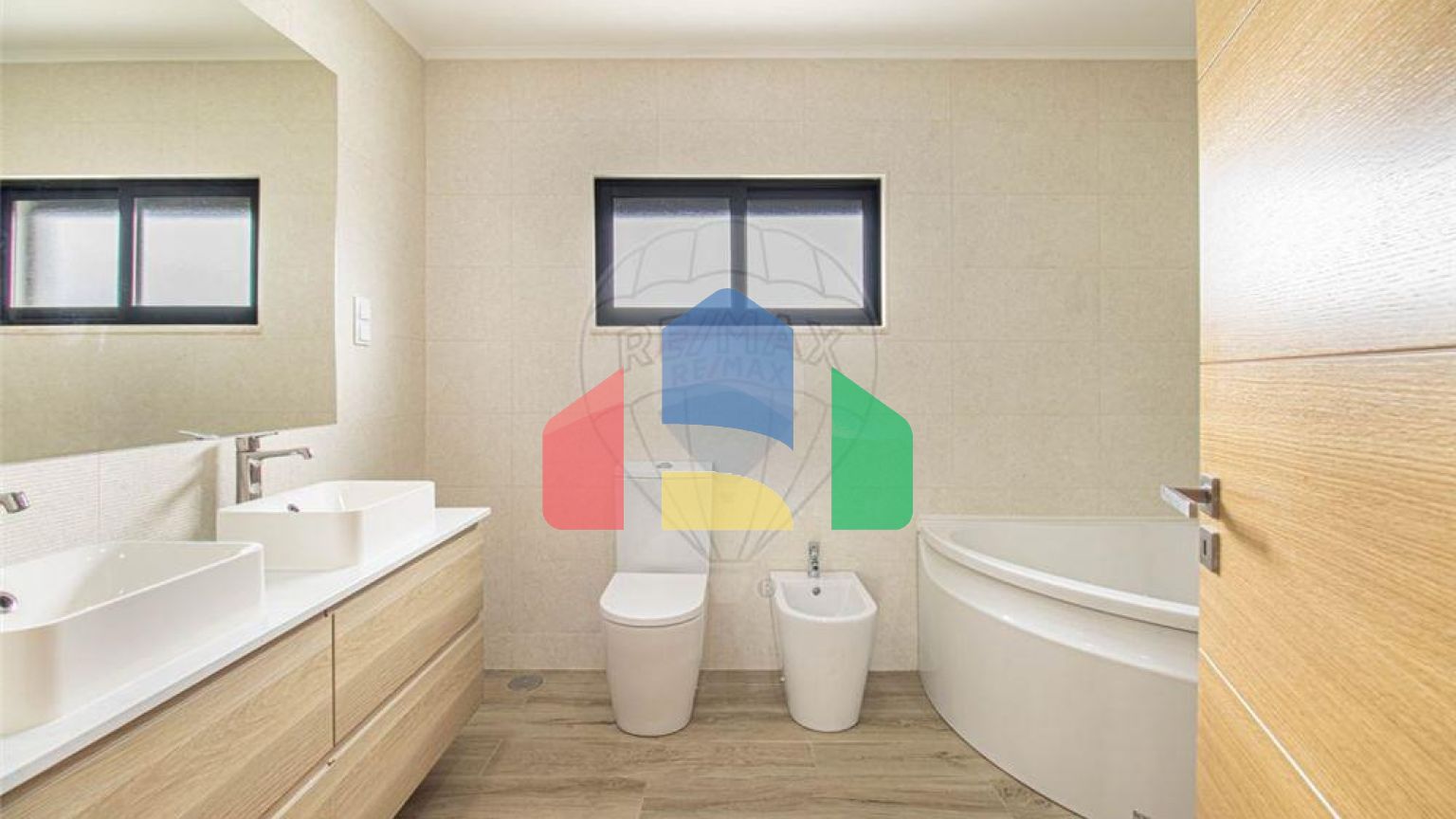 Residential - Single Family Home - T4 - Pontinha e Famões, Odivelas - PT