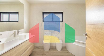 Residential - Single Family Home - T4 - Pontinha e Famões, Odivelas - PT