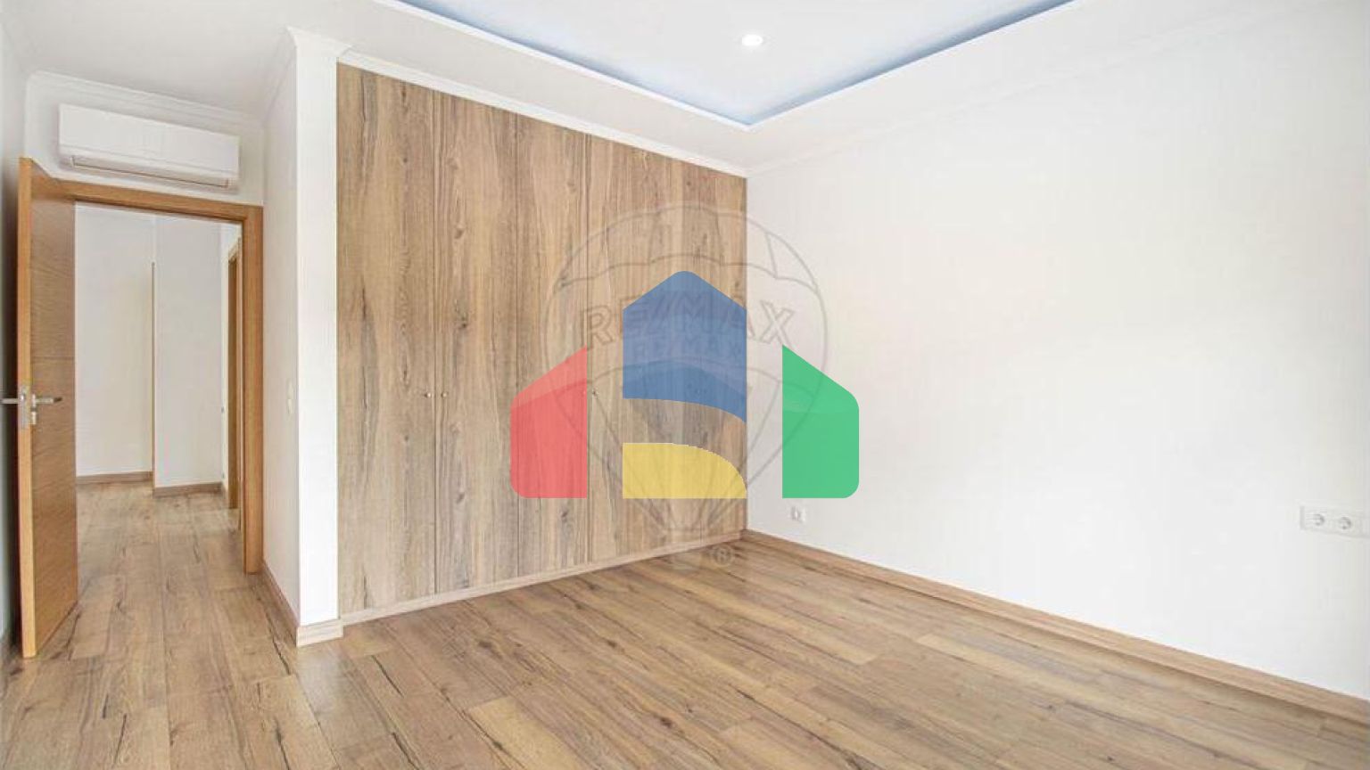 Residential - Single Family Home - T4 - Pontinha e Famões, Odivelas - PT