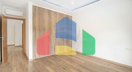 Residential - Single Family Home - T4 - Pontinha e Famões, Odivelas - PT