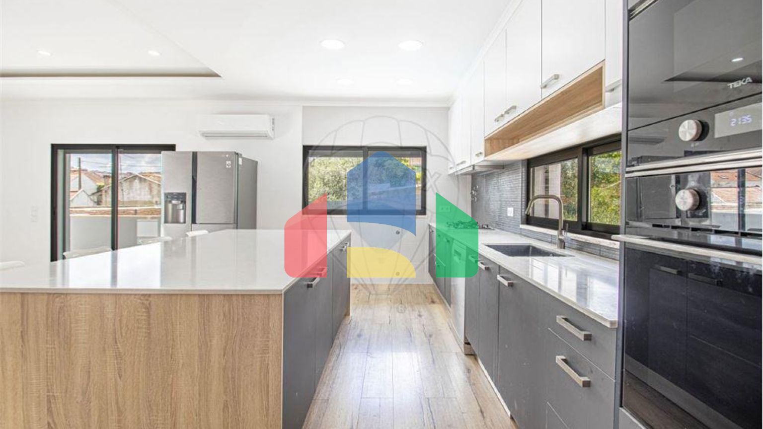 Residential - Single Family Home - T4 - Pontinha e Famões, Odivelas - PT