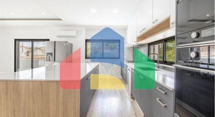 Residential - Single Family Home - T4 - Pontinha e Famões, Odivelas - PT