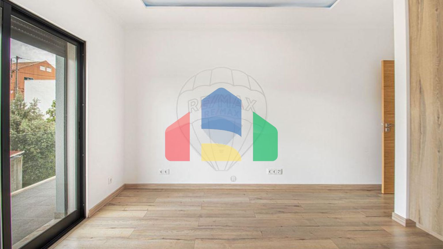 Residential - Single Family Home - T4 - Pontinha e Famões, Odivelas - PT