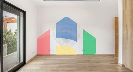 Residential - Single Family Home - T4 - Pontinha e Famões, Odivelas - PT