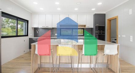 Residential - Single Family Home - T4 - Pontinha e Famões, Odivelas - PT