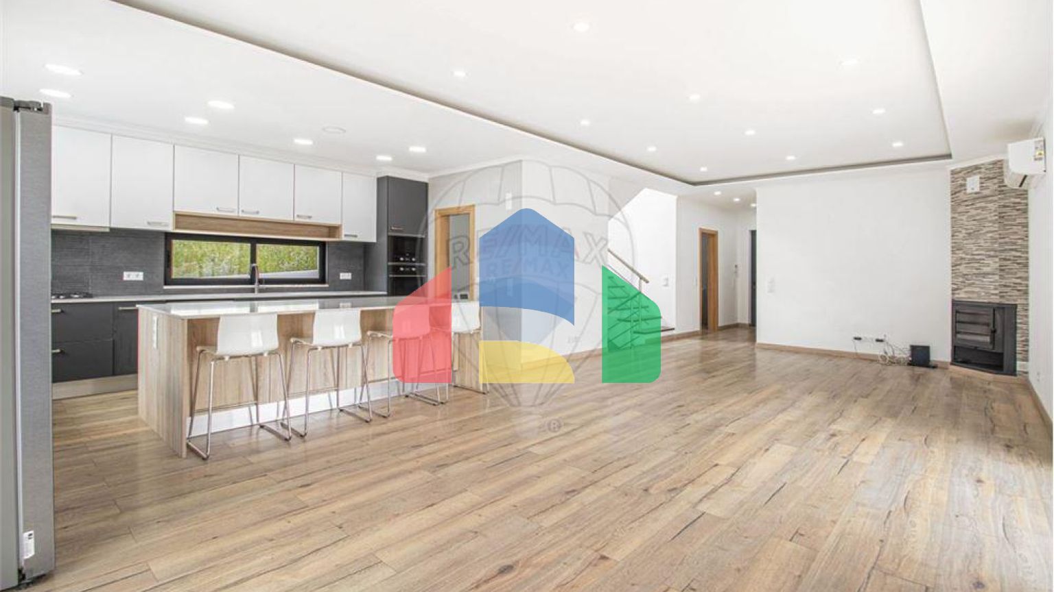 Residential - Single Family Home - T4 - Pontinha e Famões, Odivelas - PT