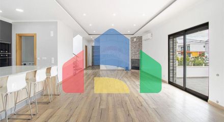Residential - Single Family Home - T4 - Pontinha e Famões, Odivelas - PT