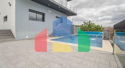 Residential - Single Family Home - T4 - Pontinha e Famões, Odivelas - PT