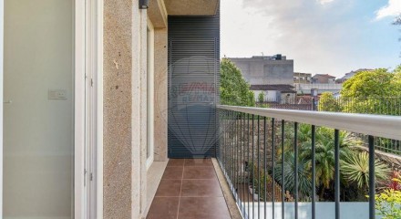 Residential - Condo/Apartment - T2 - Braga (São José de São Lázaro e São João do Souto), Braga - PT