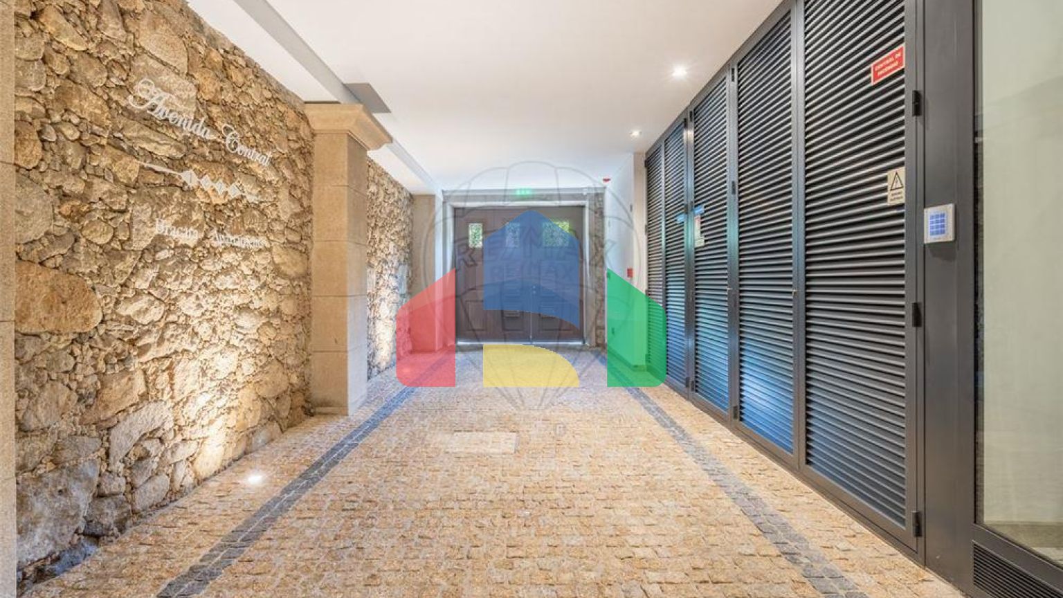 Residential - Condo/Apartment - T2 - Braga (São José de São Lázaro e São João do Souto), Braga - PT