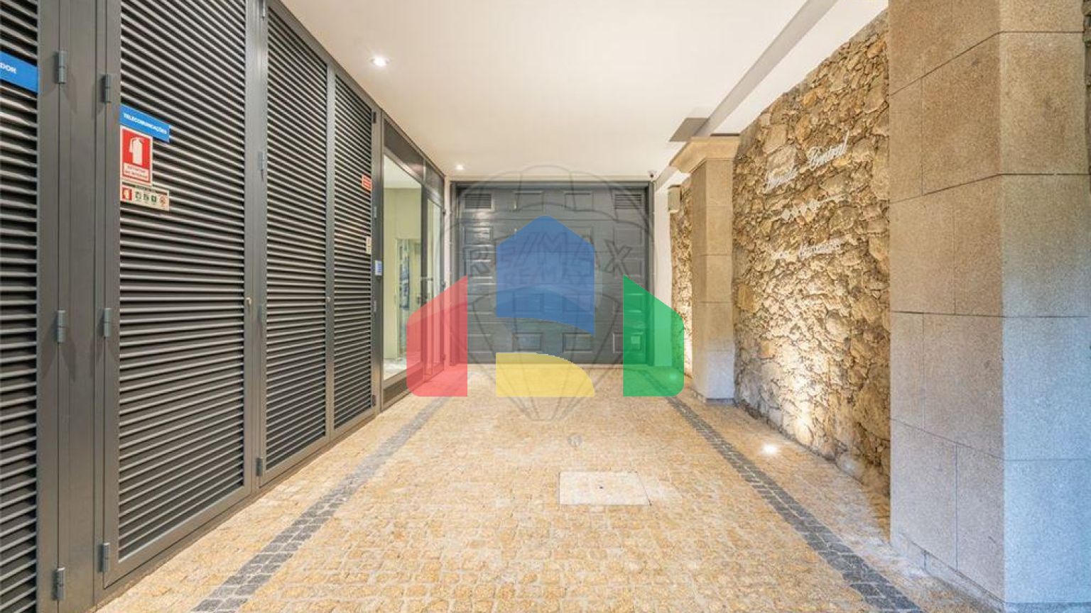 Residential - Condo/Apartment - T2 - Braga (São José de São Lázaro e São João do Souto), Braga - PT