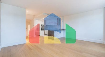 Residential - Condo/Apartment - T2 - Braga (São José de São Lázaro e São João do Souto), Braga - PT