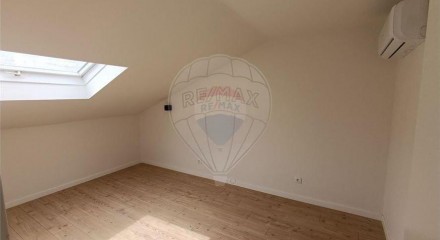 Residential - Condo/Apartment - T2 - Misericórdia, Lisbon - PT