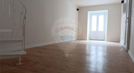 Residential - Condo/Apartment - T2 - Misericórdia, Lisbon - PT