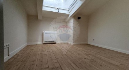 Residential - Condo/Apartment - T2 - Misericórdia, Lisbon - PT