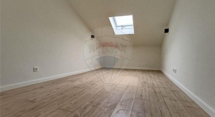 Residential - Condo/Apartment - T2 - Misericórdia, Lisbon - PT
