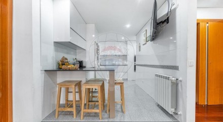 Residential - Condo/Apartment - T4 - Costa, Guimaraes - PT