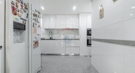 Residential - Condo/Apartment - T4 - Costa, Guimaraes - PT
