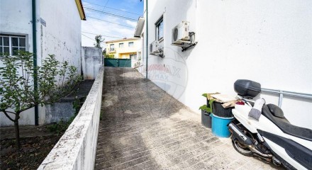 Residential - Single Family Home - T5 - Lousã e Vilarinho, Lousa - PT